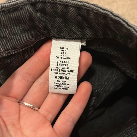H&M high waisted denim shorts - Picture 2 of 3